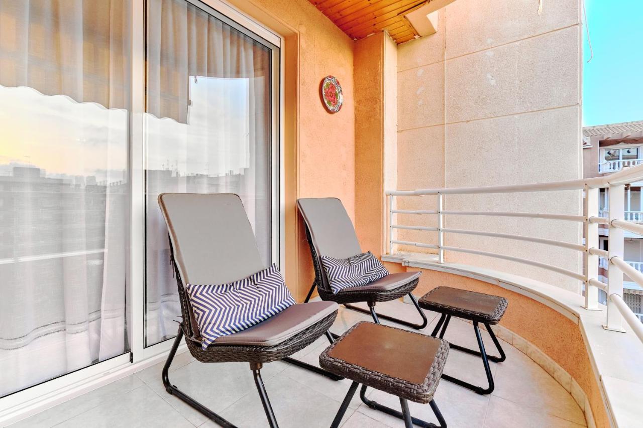 Lovely Sunny Apartment With Shared Pool And Private Parking Torrevieja Exterior photo